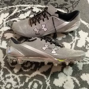 Mens UA football cleats